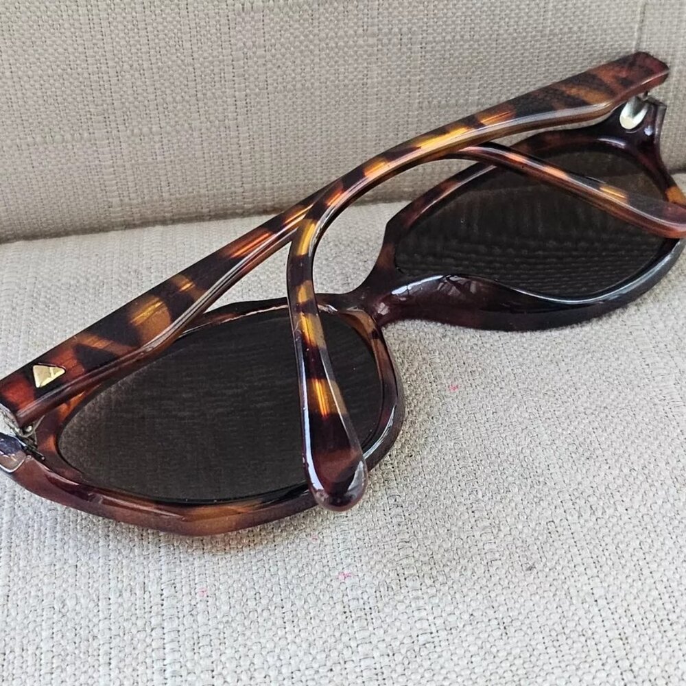 Liz Claiborne Women Sunglasses 12115 Brown Tortoise Eye Wear Shades - Picture 5 of 12